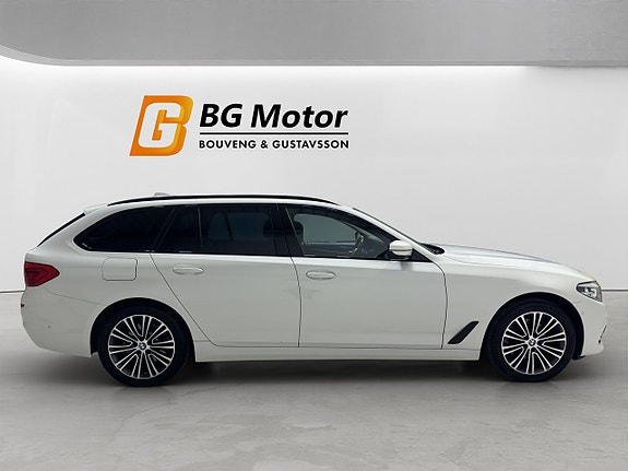 BMW 520d 3 of 5