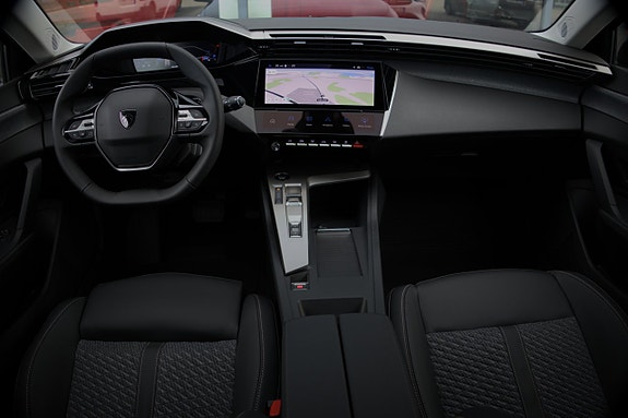 Peugeot 308 SW 13 of 16