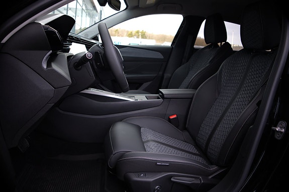 Peugeot 308 SW 8 of 16