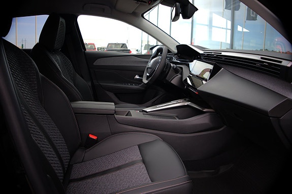 Peugeot 308 SW 14 of 16