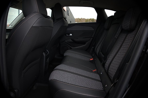 Peugeot 308 SW 15 of 16