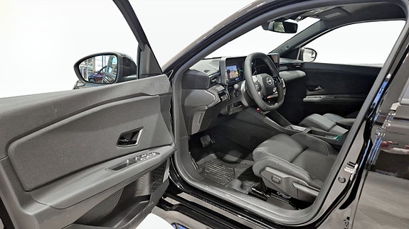 Nissan Micra 3 of 5