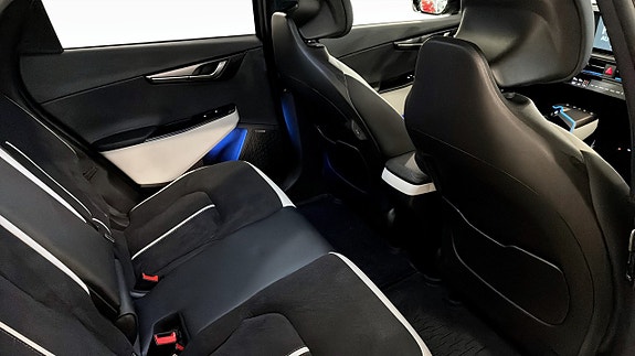 Kia EV6 4 of 13