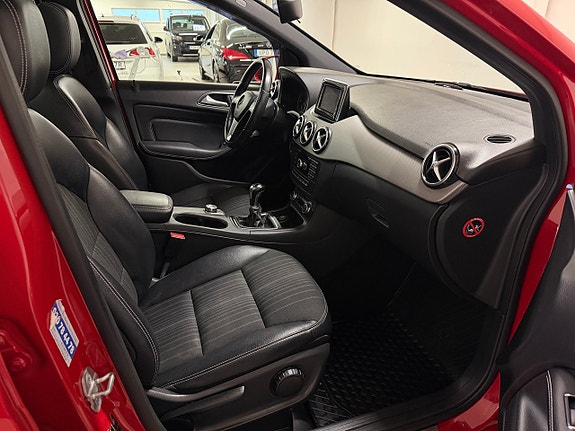 Mercedes-Benz B180 6 of 9