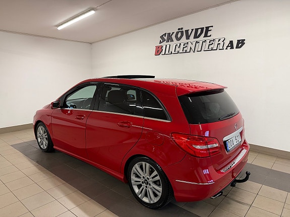 Mercedes-Benz B180 3 of 5
