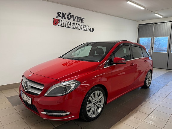 Mercedes-Benz B180 2 of 5