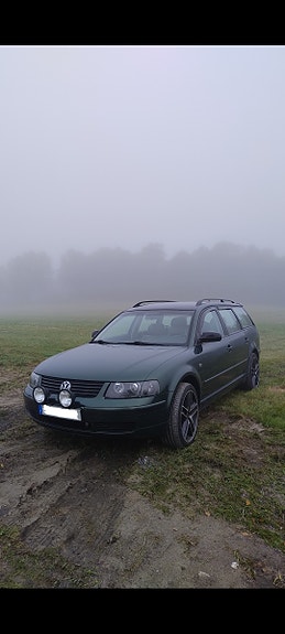 Volkswagen Passat 2 of 5