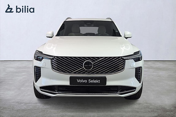 Volvo XC90 2 of 5
