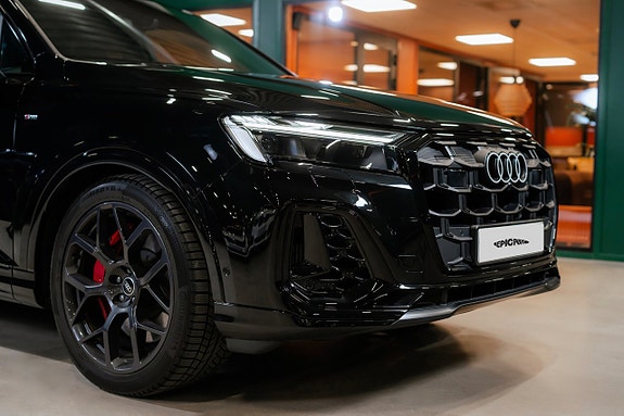 Audi Q7 2 of 5