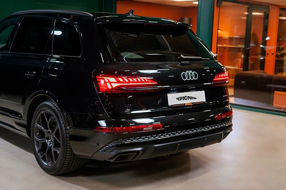 Audi Q7 4 of 5