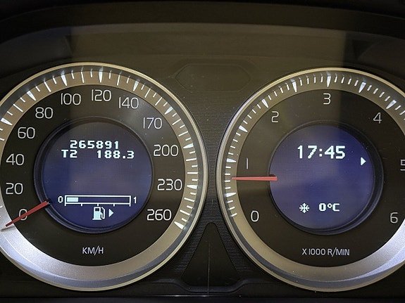 Volvo XC60 14 of 21