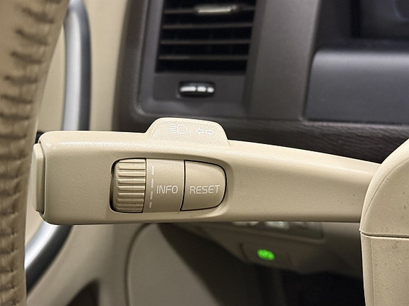 Volvo XC60 12 of 21