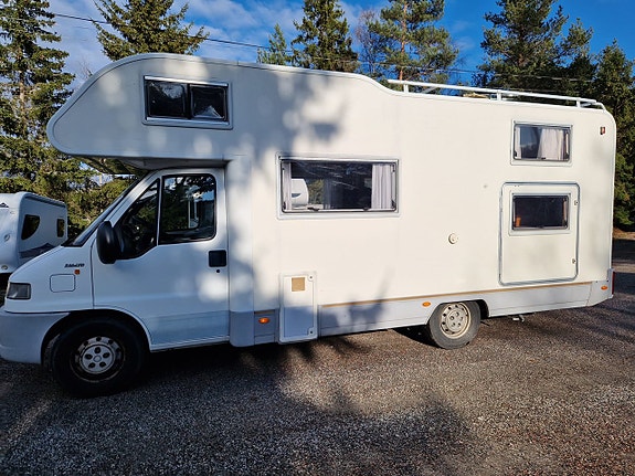 Fiat Ducato Hyr en rymlig familjehusbil – 6 platser och B-körkort 3 of 18