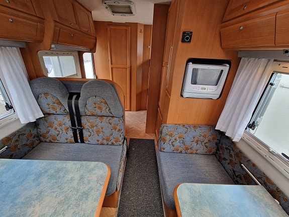 Fiat Ducato Hyr en rymlig familjehusbil – 6 platser och B-körkort 8 of 18