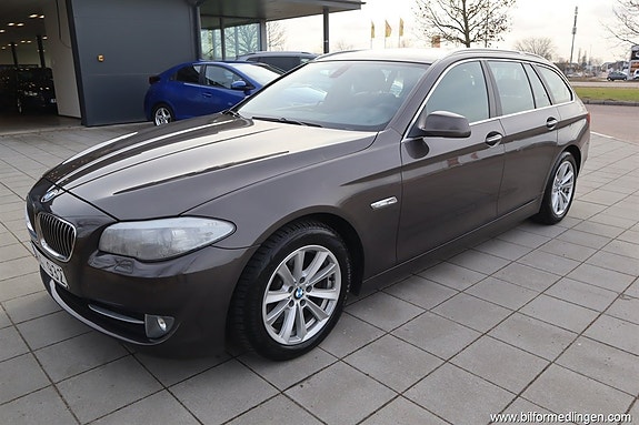 BMW 520 2 of 5