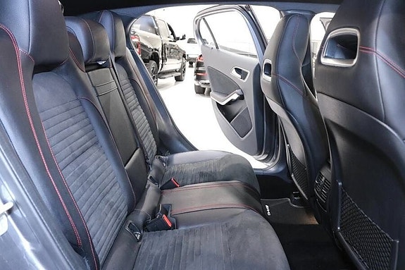 Mercedes-Benz GLA220 d 13 of 26