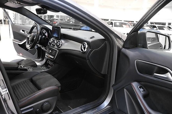 Mercedes-Benz GLA220 d 10 of 26