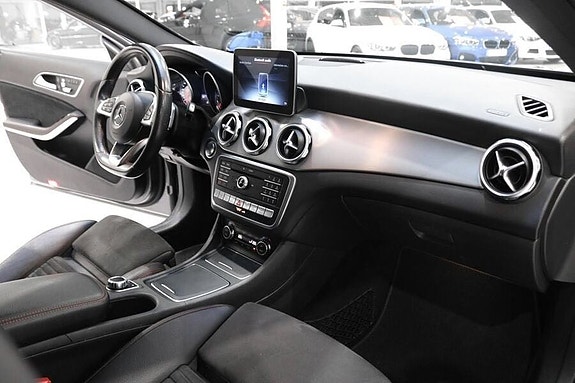 Mercedes-Benz GLA220 d 12 of 26
