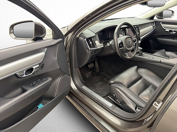 Volvo S90 10 of 30
