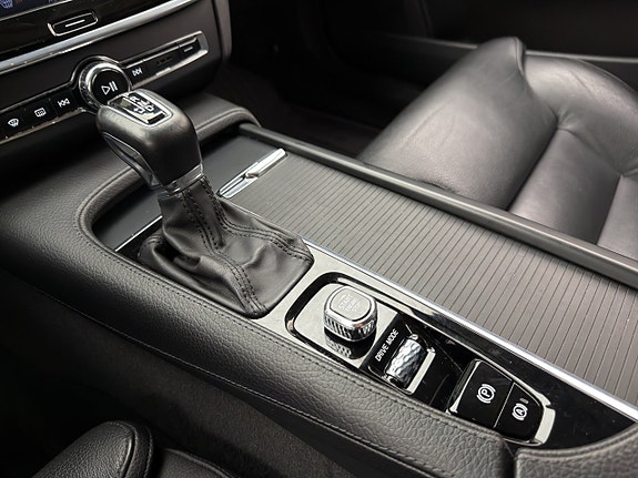 Volvo S90 24 of 30