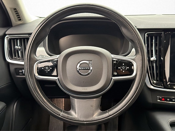Volvo S90 16 of 30