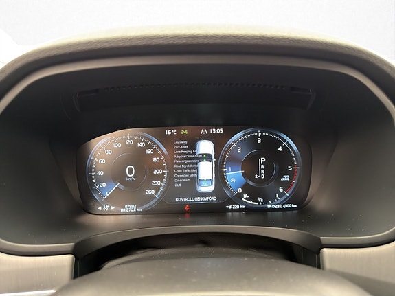 Volvo S90 17 of 30