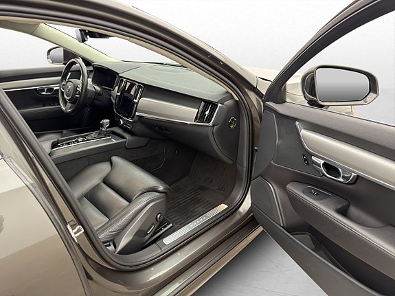 Volvo S90 13 of 30