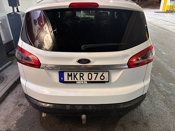 Ford S-MAX 3 of 8
