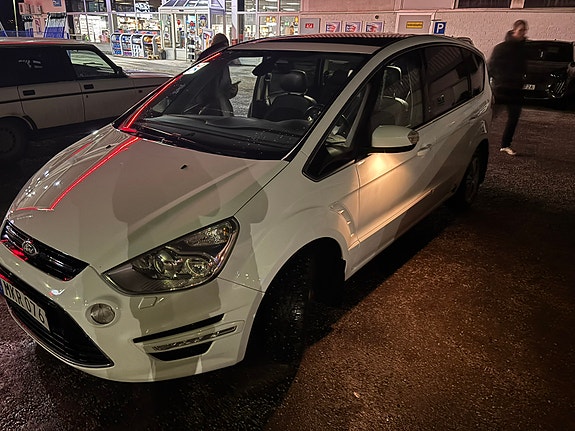Ford S-MAX 8 of 8