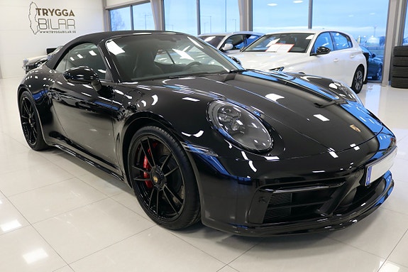 Porsche 911 Carrera 4 GTS 4 of 5