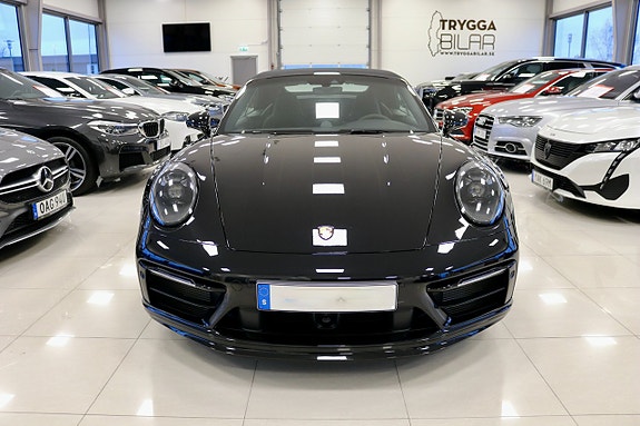 Porsche 911 Carrera 4 GTS 2 of 5