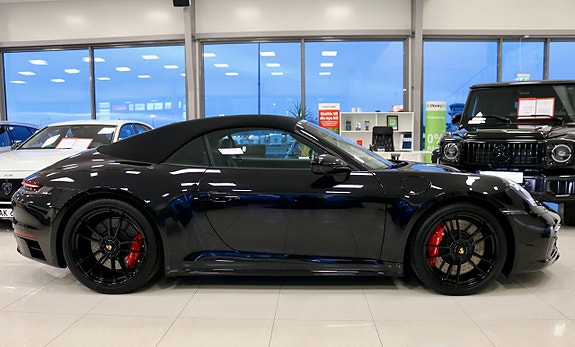 Porsche 911 Carrera 4 GTS 6 of 22