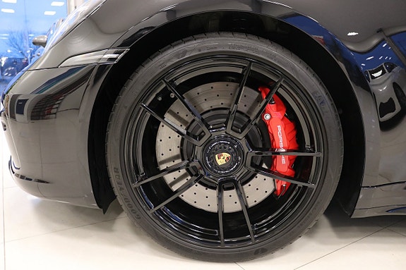 Porsche 911 Carrera 4 GTS 9 of 22