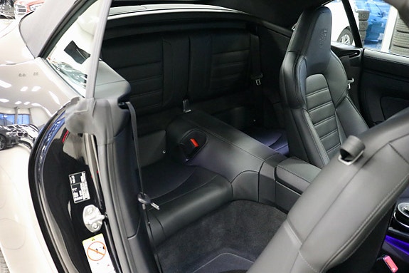 Porsche 911 Carrera 4 GTS 11 of 22