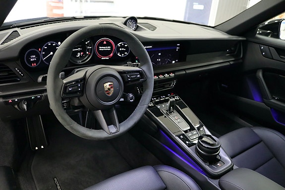 Porsche 911 Carrera 4 GTS 12 of 22