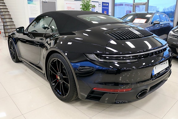 Porsche 911 Carrera 4 GTS 7 of 22