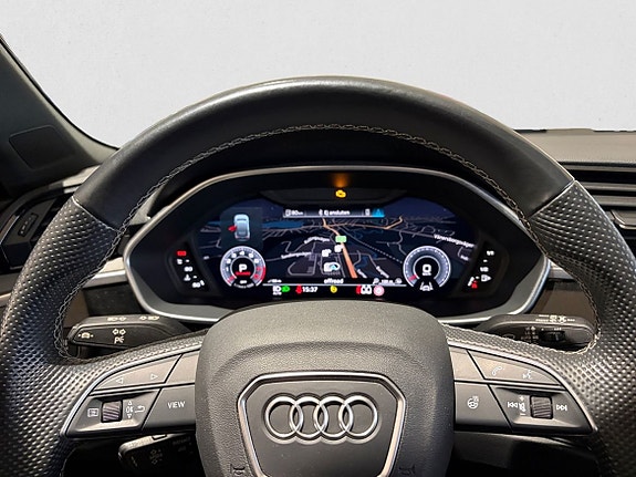 Audi Q3 11 of 15