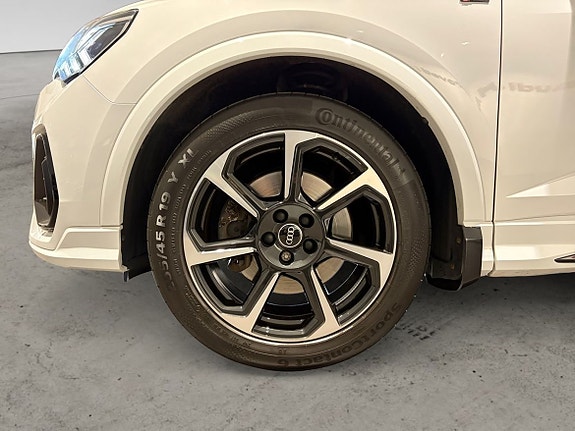 Audi Q3 6 of 15