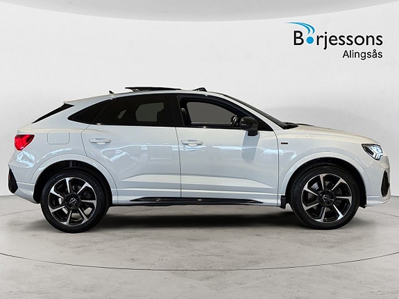Audi Q3 2 of 5