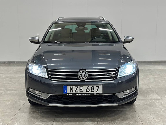 Volkswagen Passat Alltrack 3 of 5