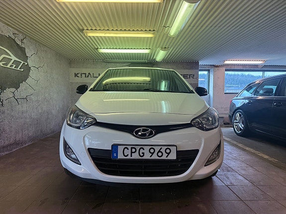 Hyundai i20 2 of 5