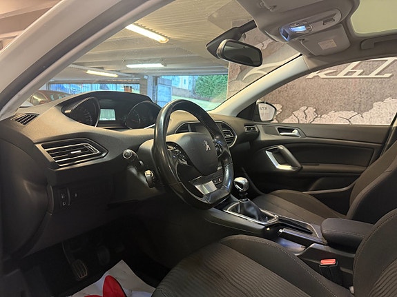 Peugeot 308 7 of 15