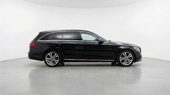 Mercedes-Benz C300 3 of 5