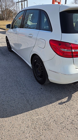 Mercedes-Benz B180 5 of 13