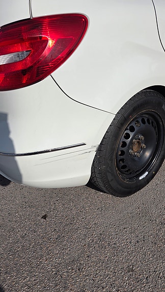 Mercedes-Benz B180 3 of 13