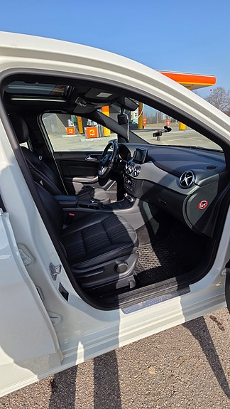 Mercedes-Benz B180 9 of 13