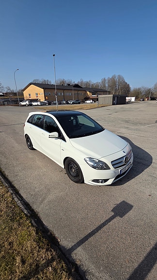 Mercedes-Benz B180 7 of 13