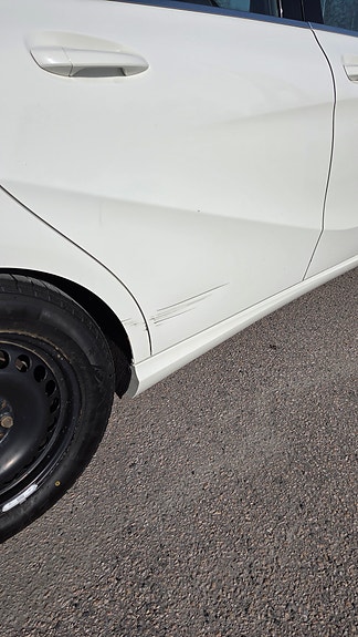 Mercedes-Benz B180 6 of 13