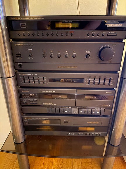 Vintage Hitachi stereoanläggning med skivspelare – komplett retro HiFi