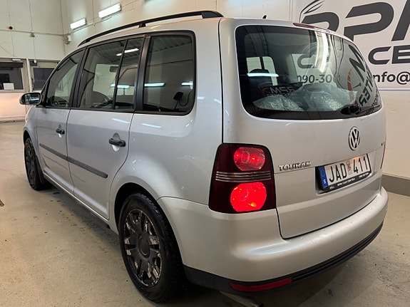 Volkswagen Touran 6 of 21